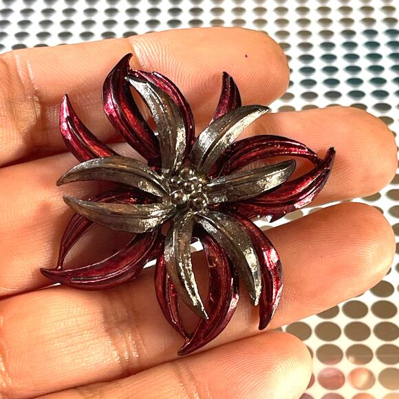 Vintage Silver & Red Floral Metal Stacked Brooch Pin Lapel B#18 - Picture 1 of 7
